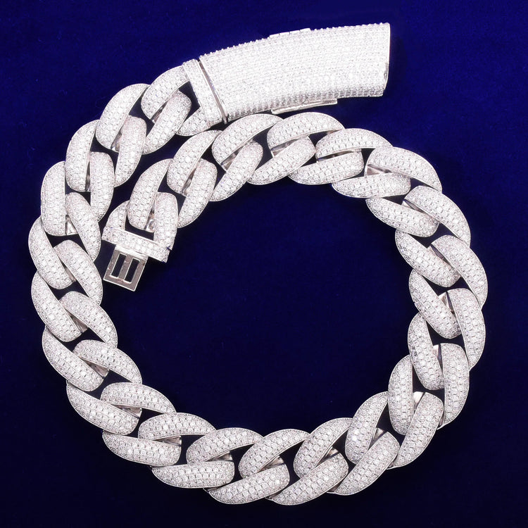 Miami Cuban link chain necklace made of cubic zirconia, iced out design for hip hop fashion, trendy men&