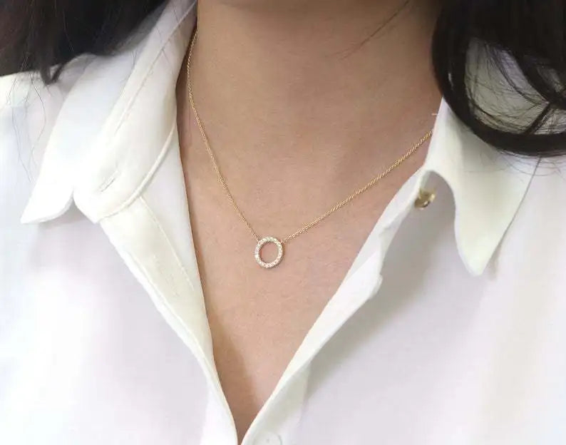 Alt Tag: Elegant metal Gold Pearl Link Chain Necklace for Women pendant necklace for wedding anniversary party gift jewelry