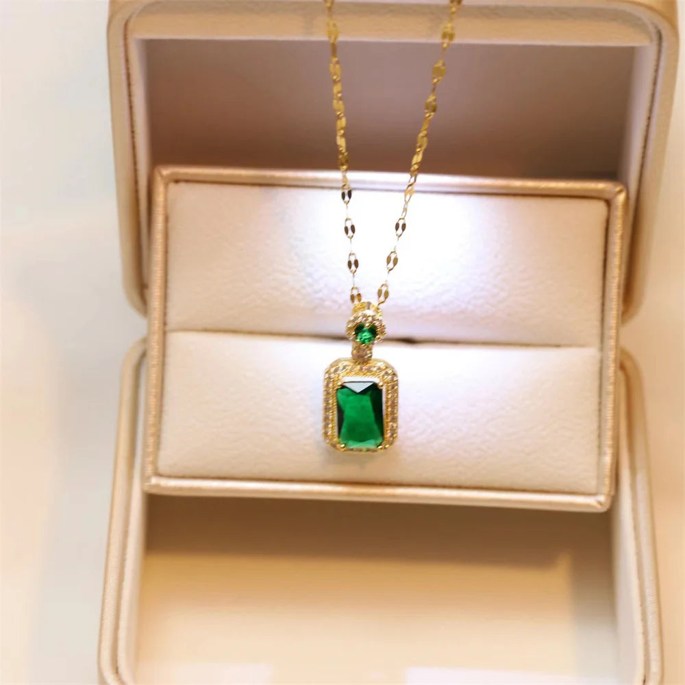 Alt Tag: emerald green zircon wedding jewelry set gold necklace pendant with emerald green zircon in luxury gift box
